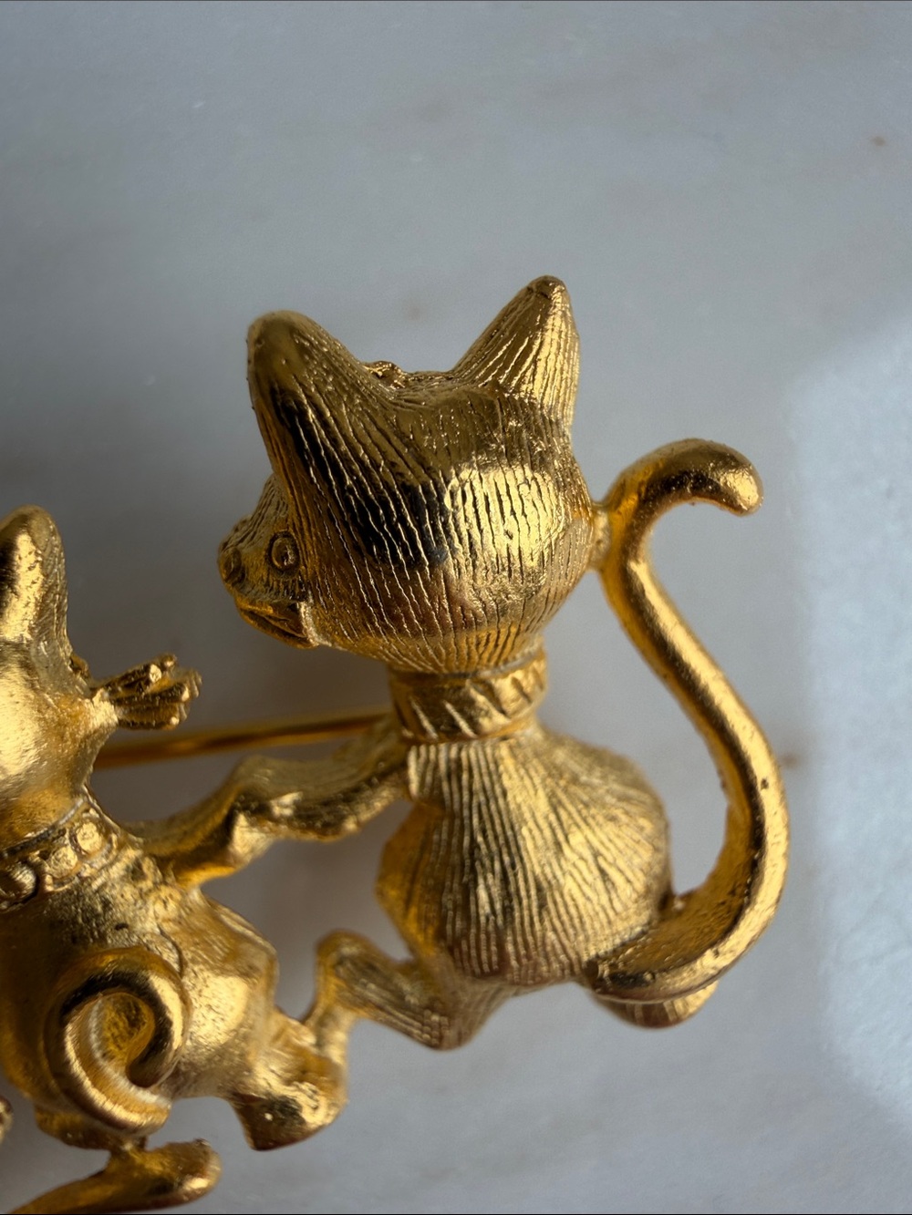 Vintage Gold Cat Trio Brooch- Whimsical - Picture 6 of 6